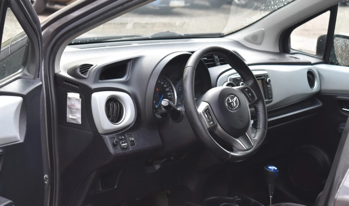 Toyota Yaris cena 33900 przebieg: 240000, rok produkcji 2013 z Gdańsk małe 79